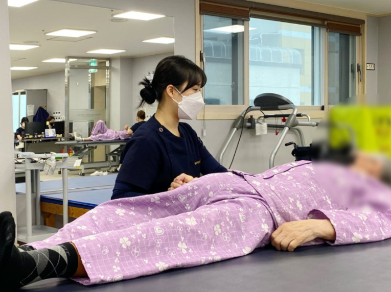 뇌경색으로 인해 다리 힘이 빠지는 이유